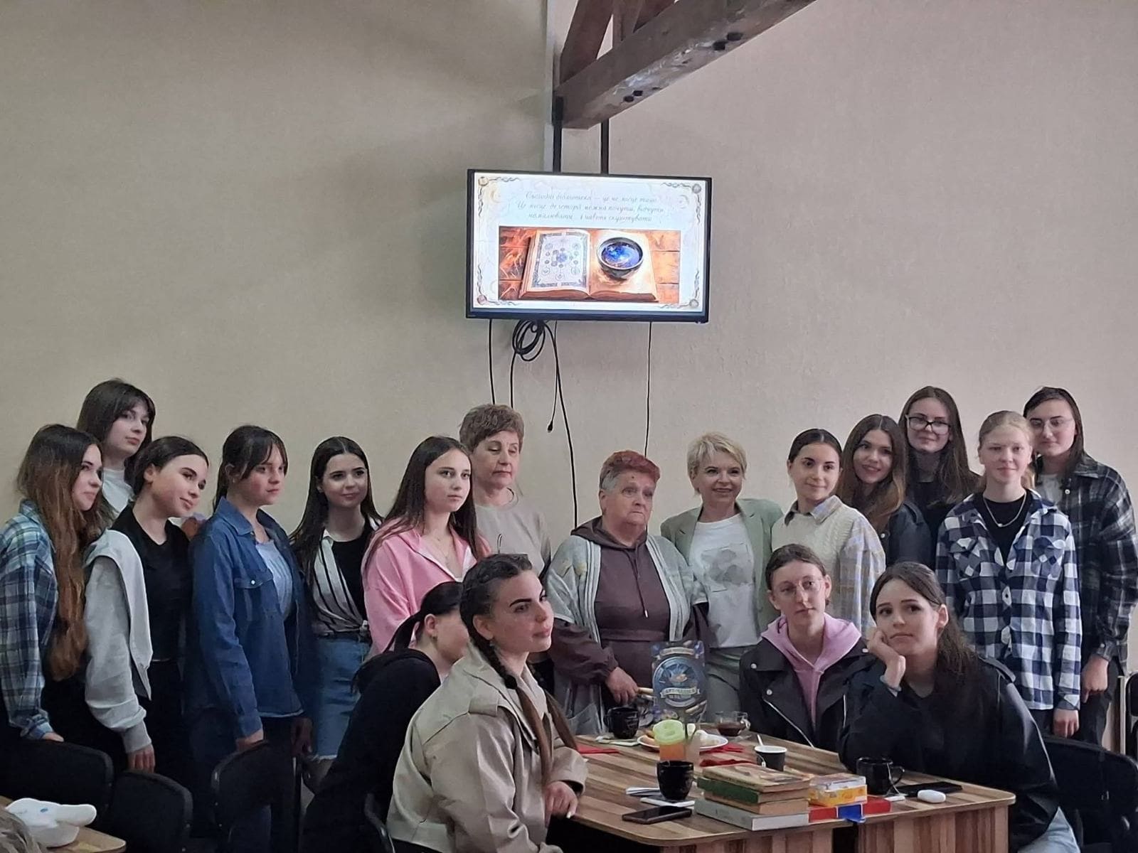 Мистецтво в кожному ковтку: у бібліотеці відбулася чайна церемонія