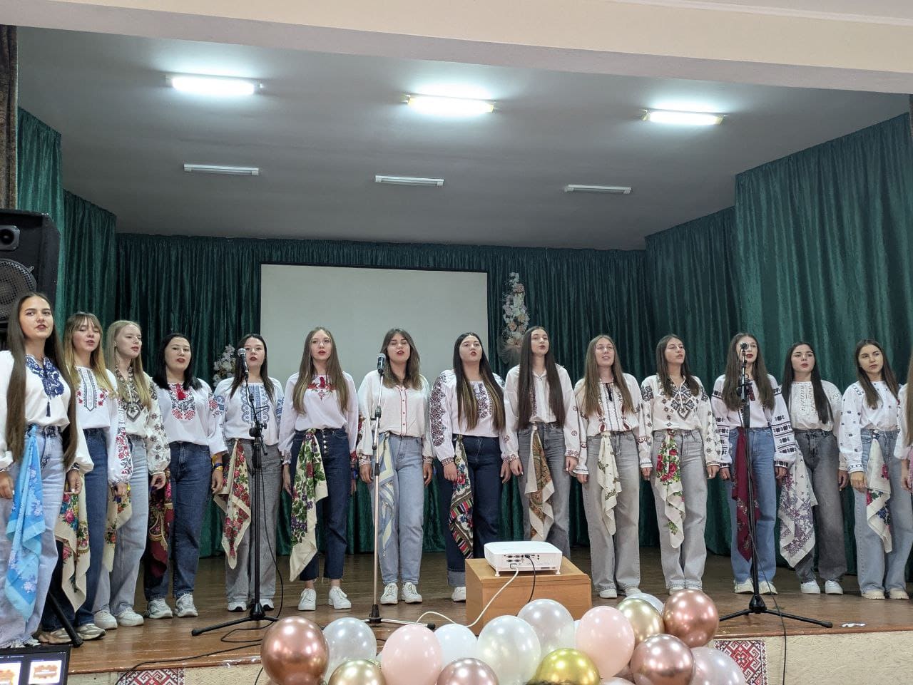 Святкове дійство до Дня працівників освіти